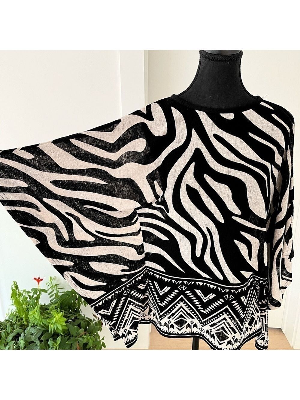 JOSEPH RIBKOFF Blouse Zebra Aztec Pattern Statement Butterfly Sleeves Travel
